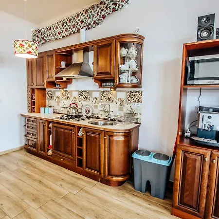 Goralski Przystanek Jacuzzi & Sauna - Dom Dla 17 Osob ビャウィ・ドゥナイェツ