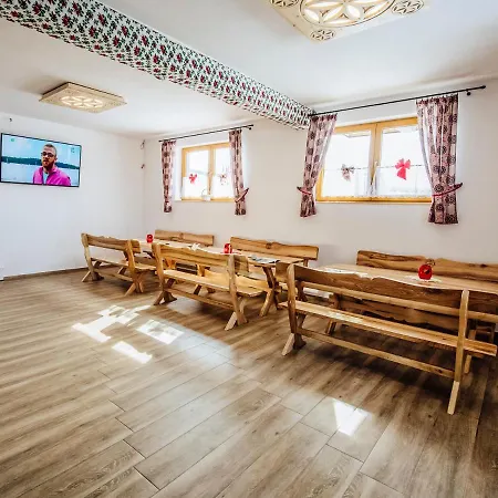 Goralski Przystanek Jacuzzi & Sauna - Dom Dla 17 Osob ビャウィ・ドゥナイェツ