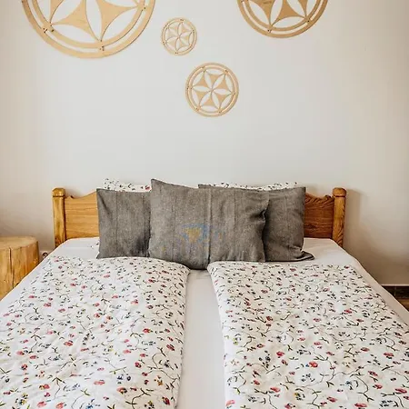 Goralski Przystanek Jacuzzi & Sauna - Dom Dla 17 Osob ビャウィ・ドゥナイェツ