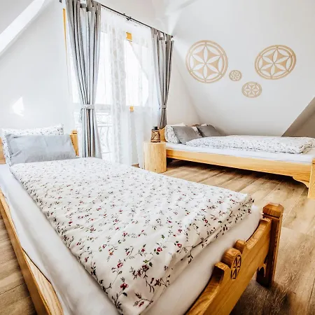 Goralski Przystanek Jacuzzi & Sauna - Dom Dla 17 Osob * ビャウィ・ドゥナイェツ